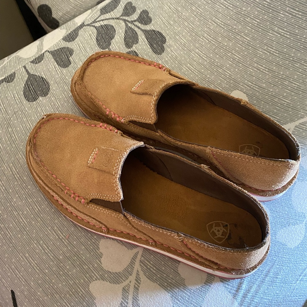 6.5 Ariat cruisers